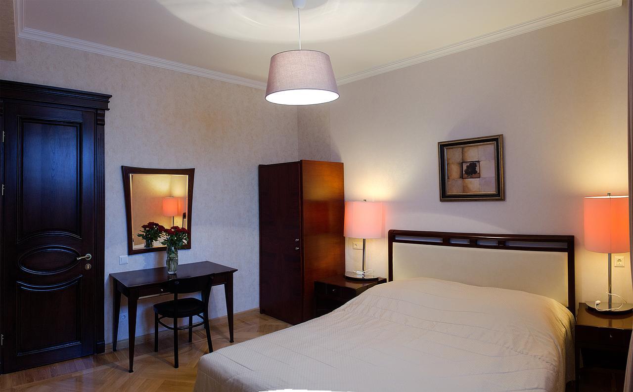 Tiflislux Apartment - Old City Philarmonic Bagian luar foto