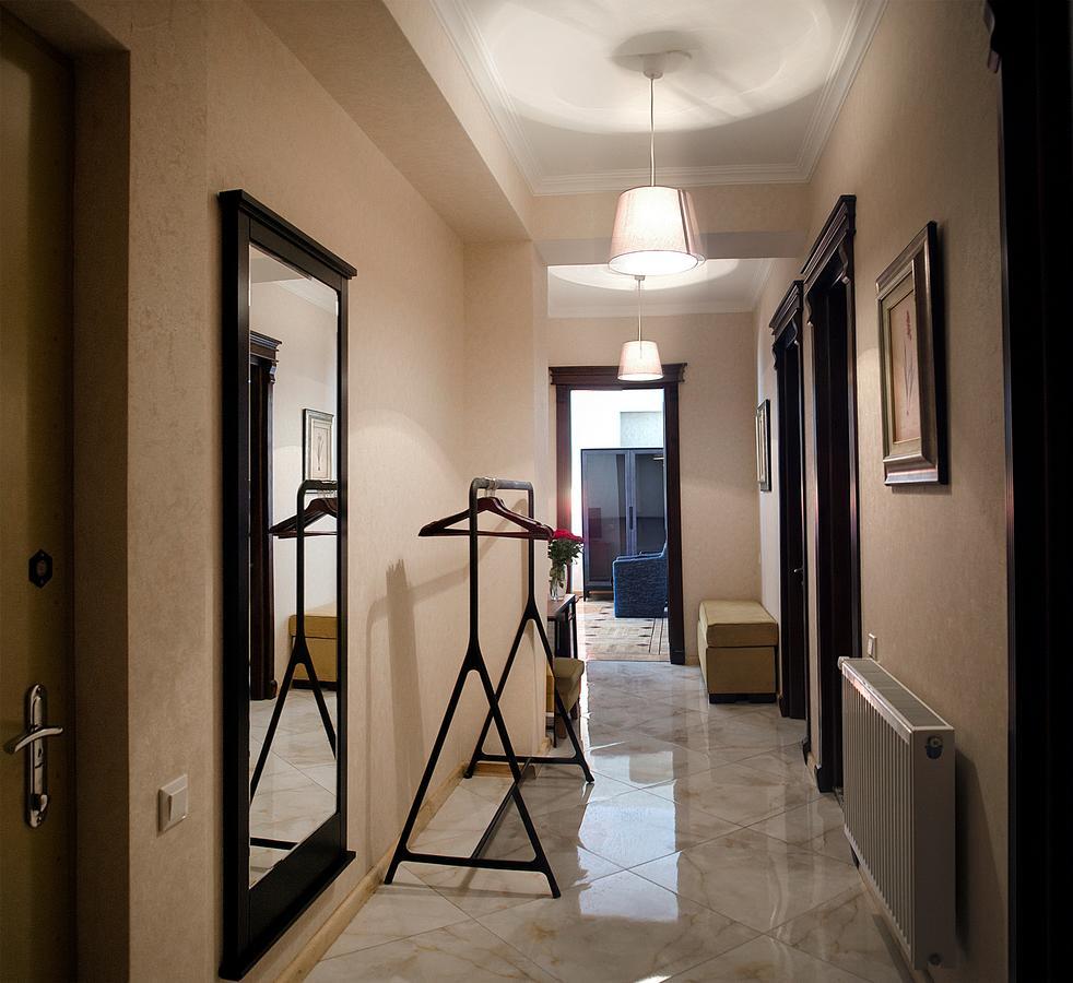 Tiflislux Apartment - Old City Philarmonic Bagian luar foto