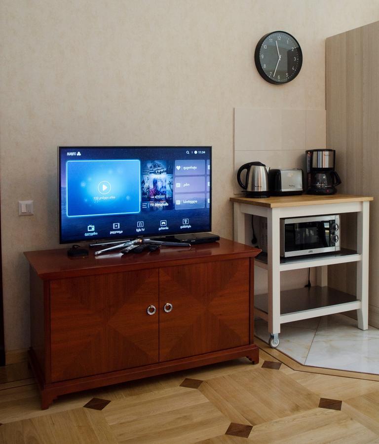 Tiflislux Apartment - Old City Philarmonic Bagian luar foto